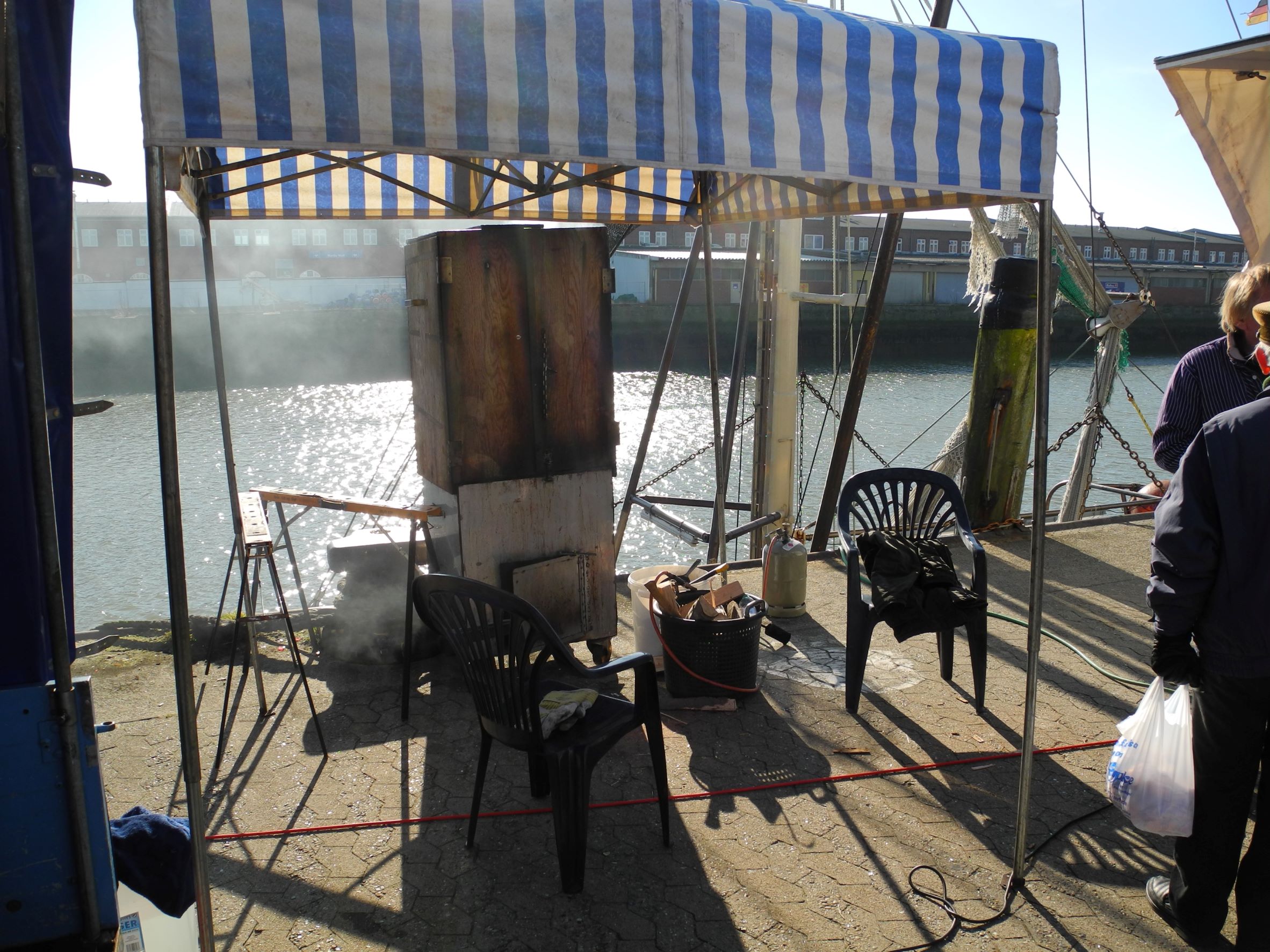 Räucherofen auf dem Fischmarkt