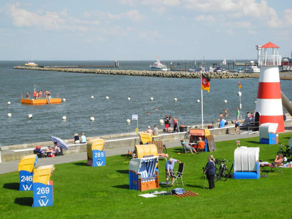 Bojenbad mit Grünstrand in Grimmershörn