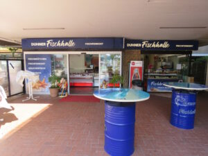 frischer Fisch und Fischbrötchen in der Duhner Fischhalle