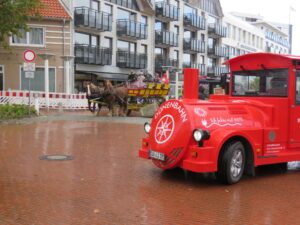 Die rote Strandbahn in Cuxhaven Duhnen
