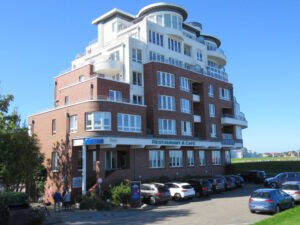 Das Restaurant Seeterrassen auf dem Deich in Grimmershörn