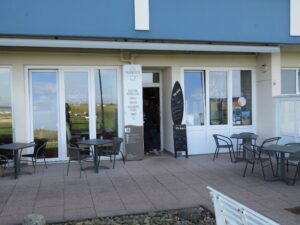 Das Bistro Strandstuuv in Sahlenburg mit Meerblick am Strand